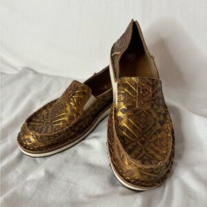 Ariat women’s Cruiser shoes size8.5B embossed copper color leather upper